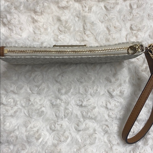 Michael Kors wristlet/wallet - Picture 3 of 4
